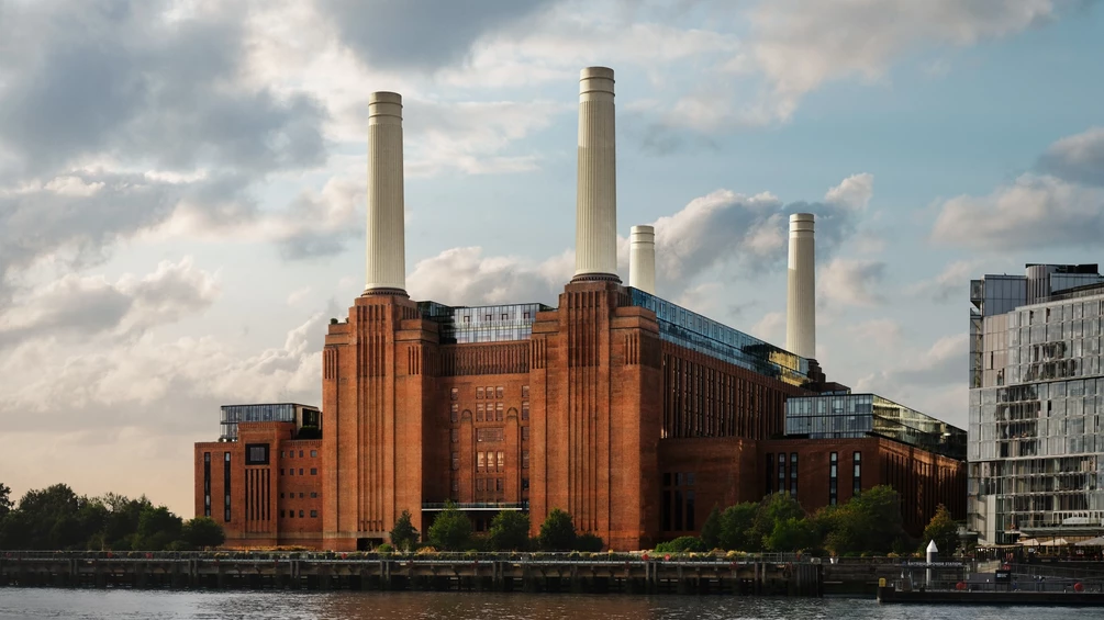 Apple opens 600 capacity venue in London